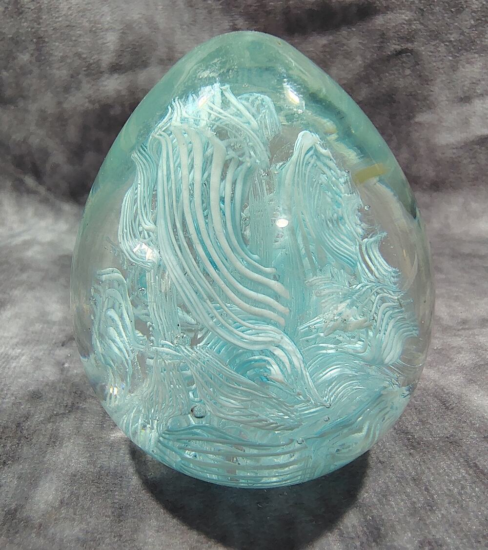 Vintage ART GLASS HAND BLOWN EGG SHAPED PAPER WEIGHT